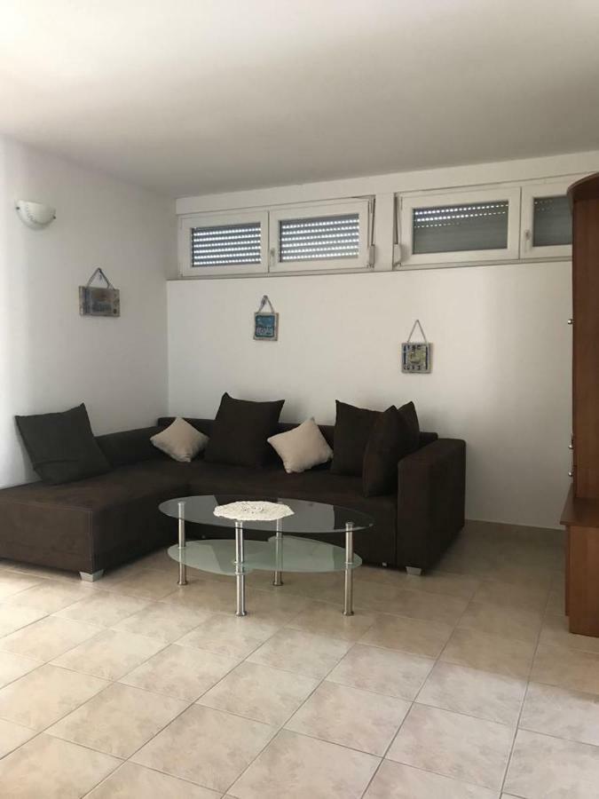 Apartmani Livk Debeljak Eksteriør billede
