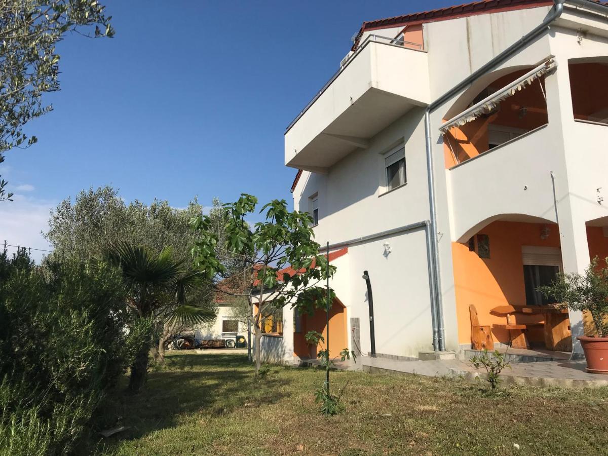 Apartmani Livk Debeljak Eksteriør billede