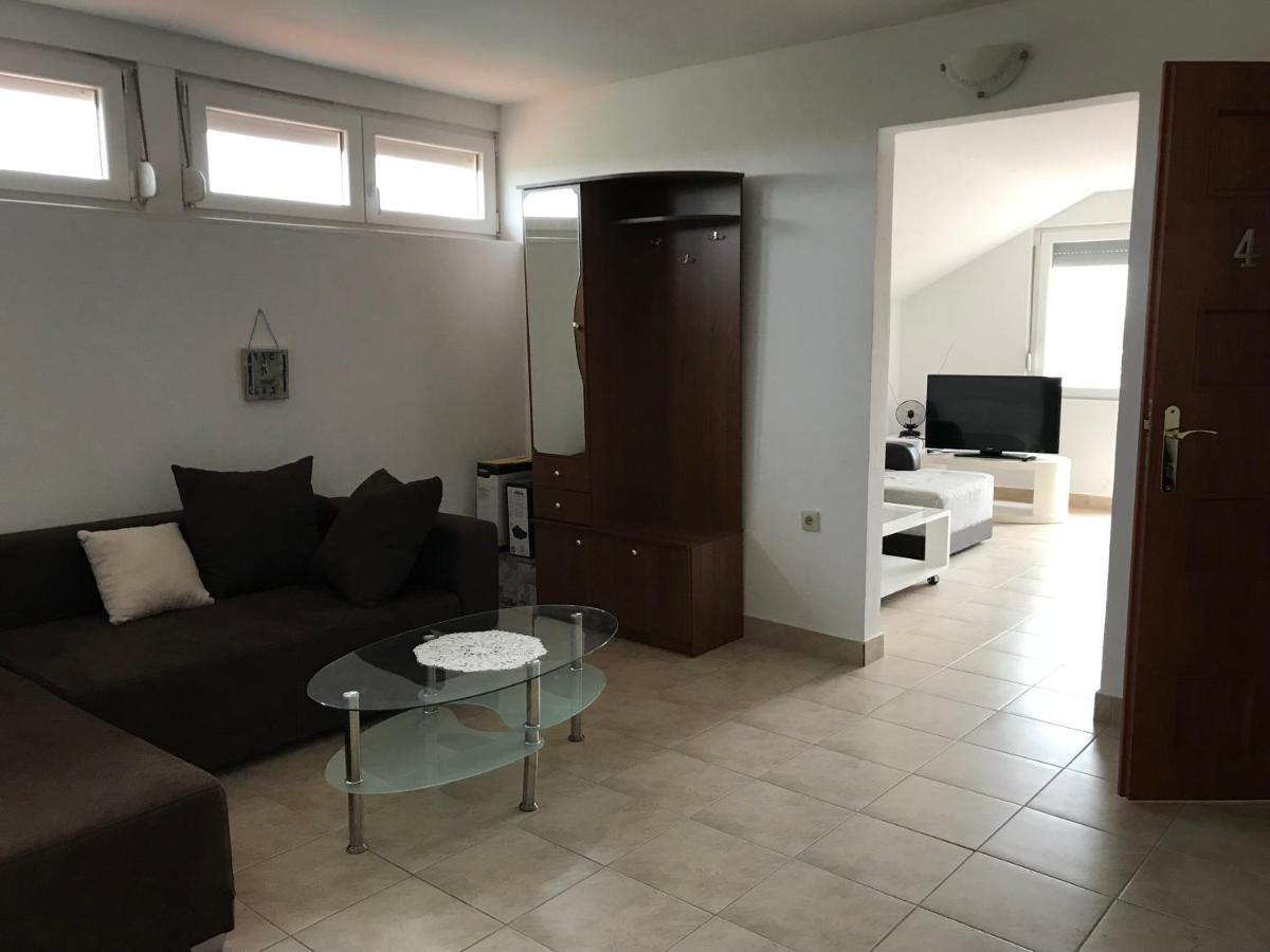 Apartmani Livk Debeljak Eksteriør billede